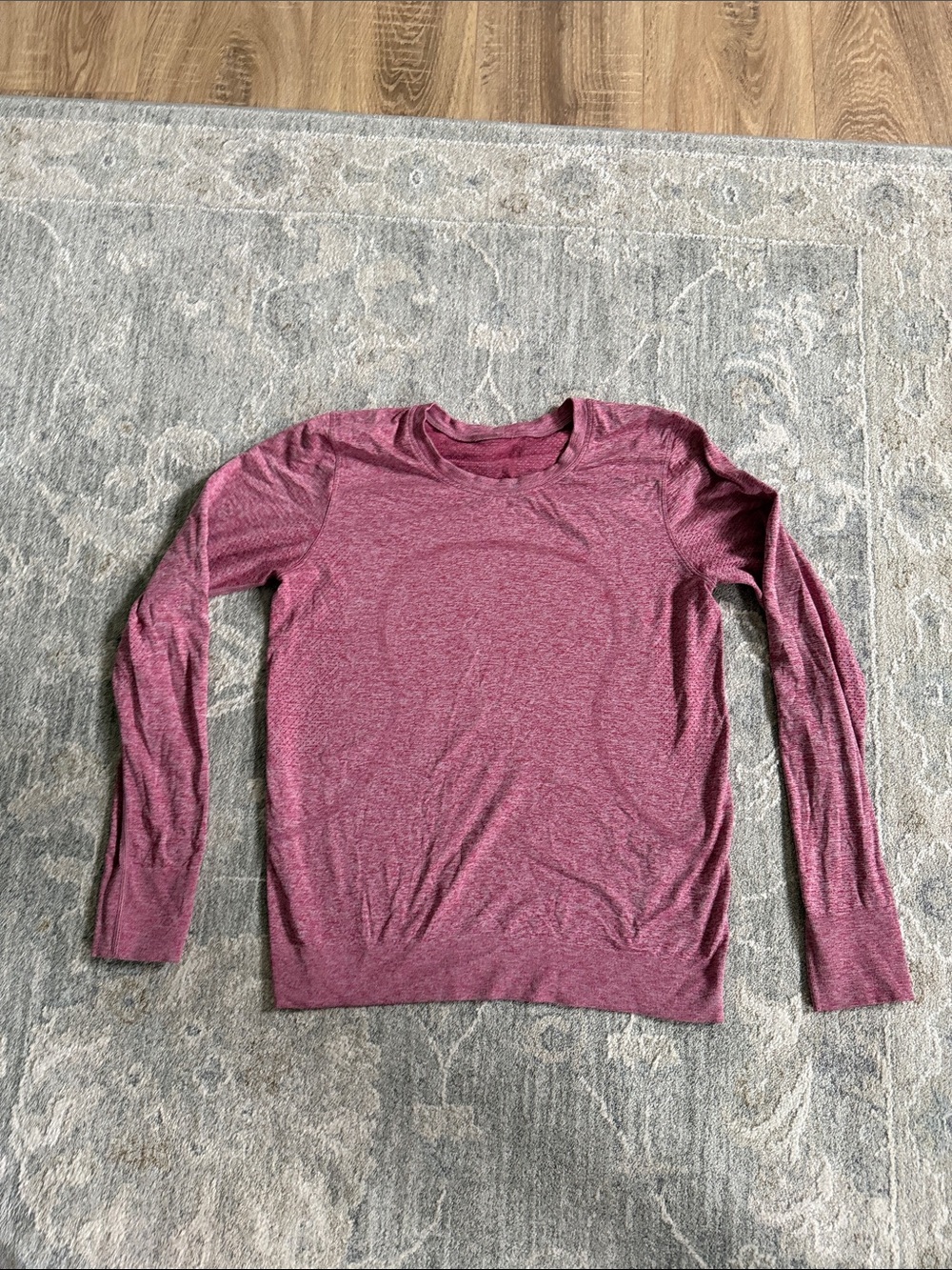Women’s relaxed swiftly shirt size 6